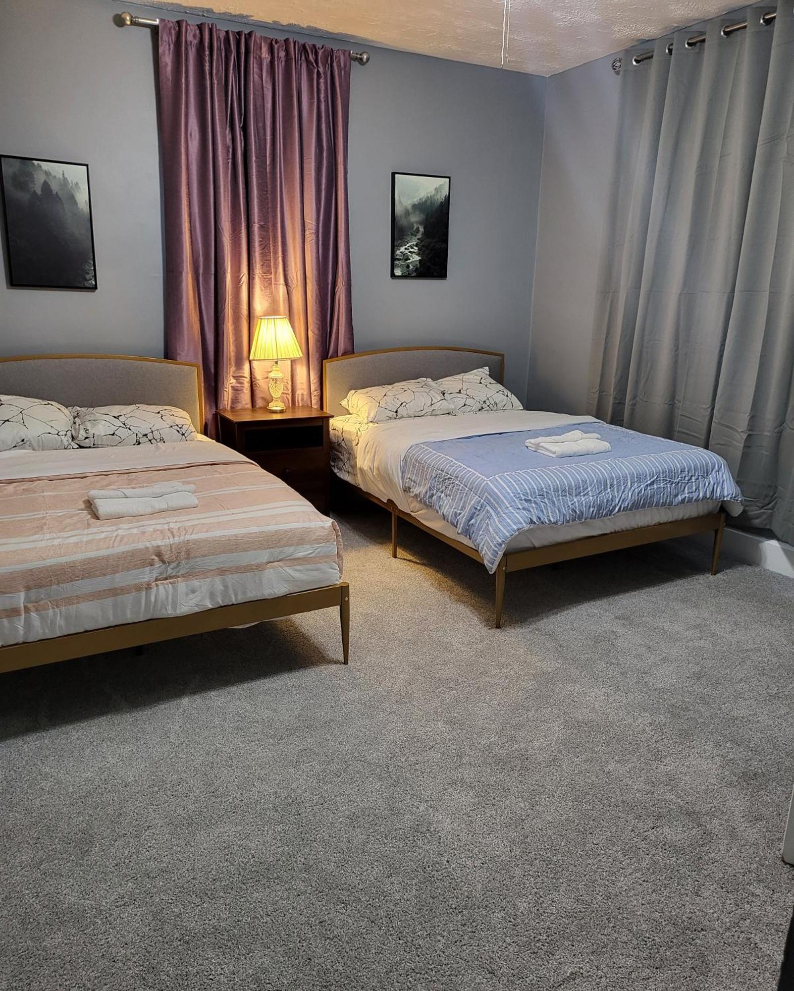 Guest Room With Two Double Beds In Columbus Oh, Airport Location エクステリア 写真