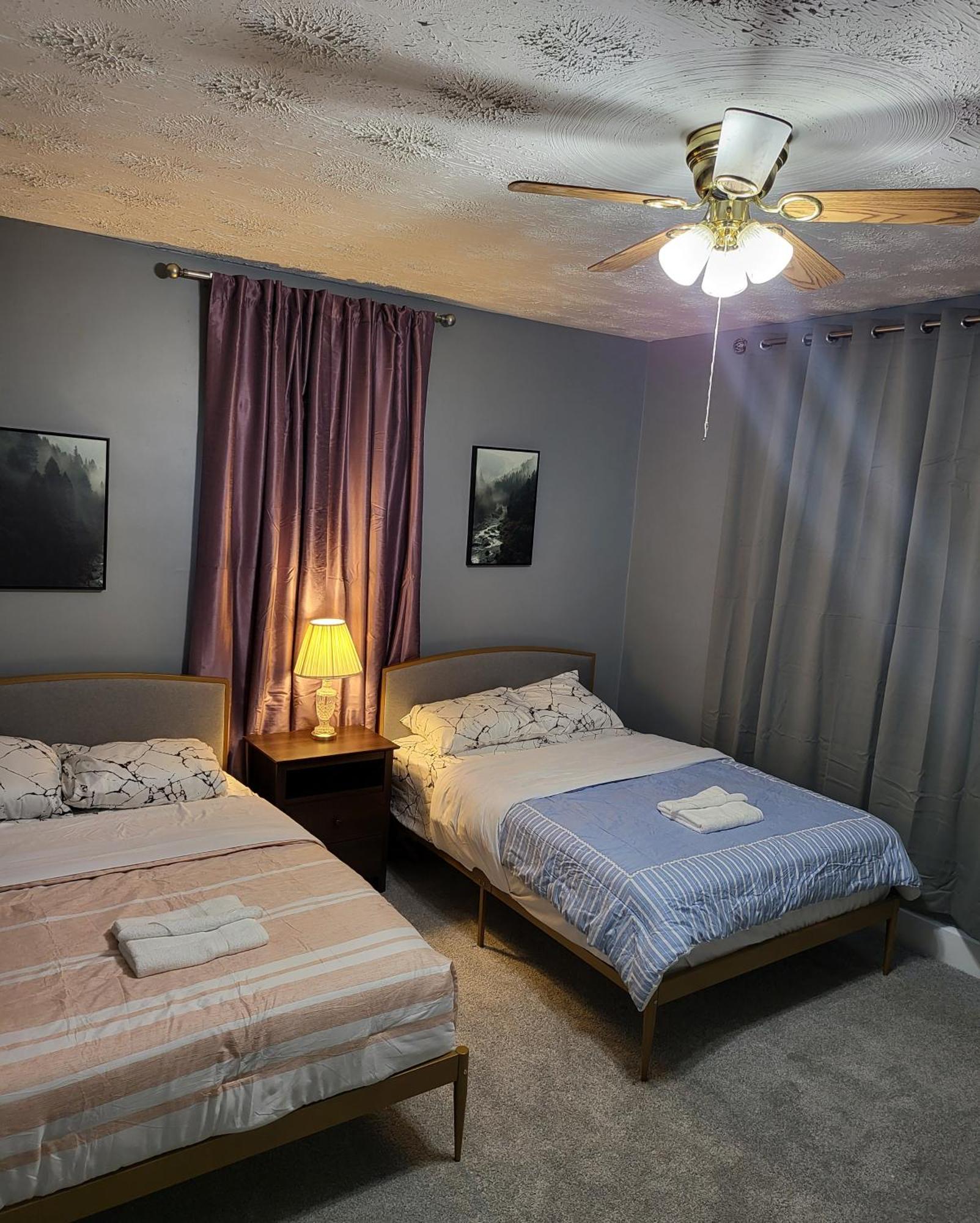 Guest Room With Two Double Beds In Columbus Oh, Airport Location エクステリア 写真